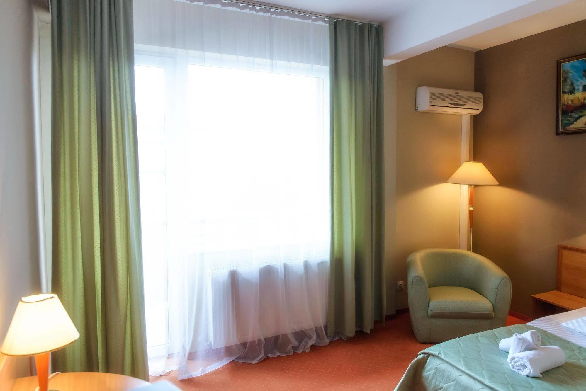 Hotel Rivulus Baia Mare Ngoại thất bức ảnh